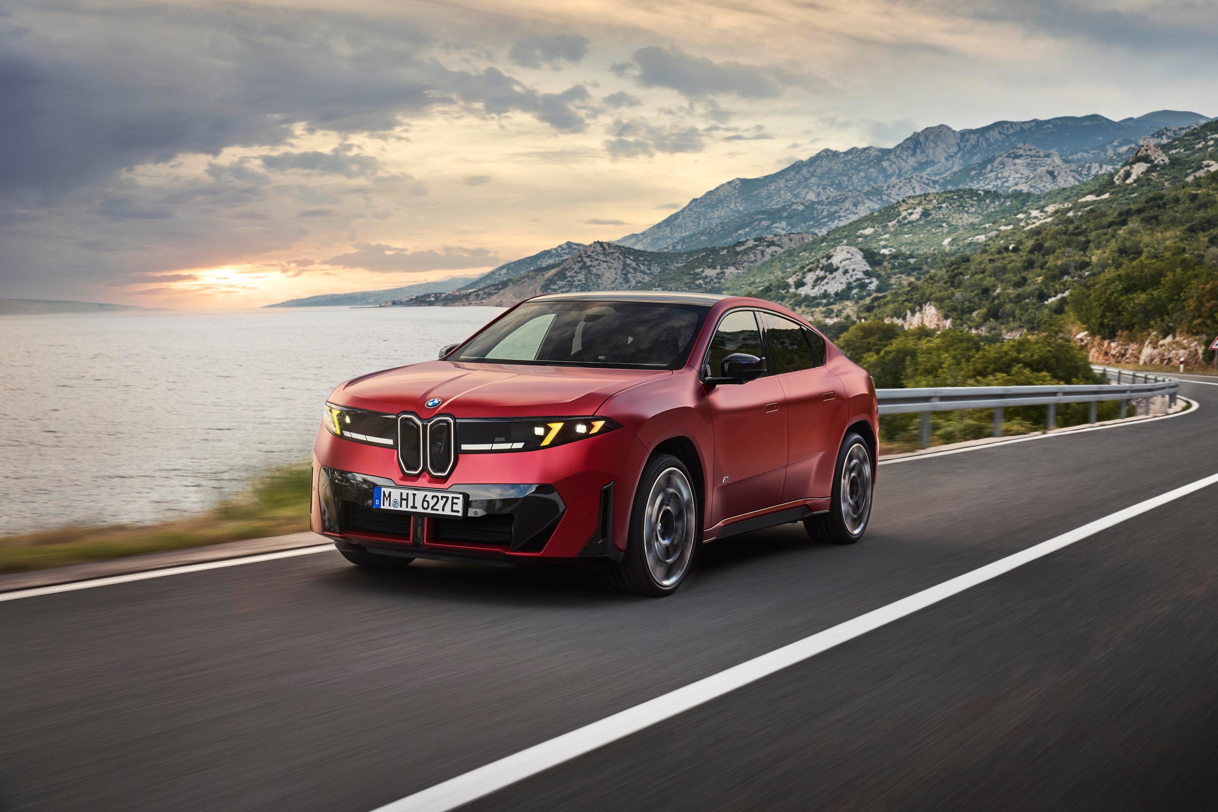 Hệ thống pin và sạc nhanh của BMW iX4.
